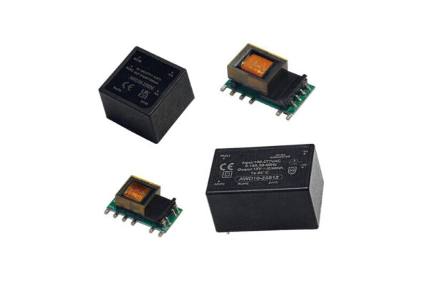 Das ACDC-Druckmodul ist kompakt mit beschrifteten Eingangs-/Ausgangsklemmen (85-305VAC Eingang, 100-430VDC Eingang) und integriertem Kühlkörper.